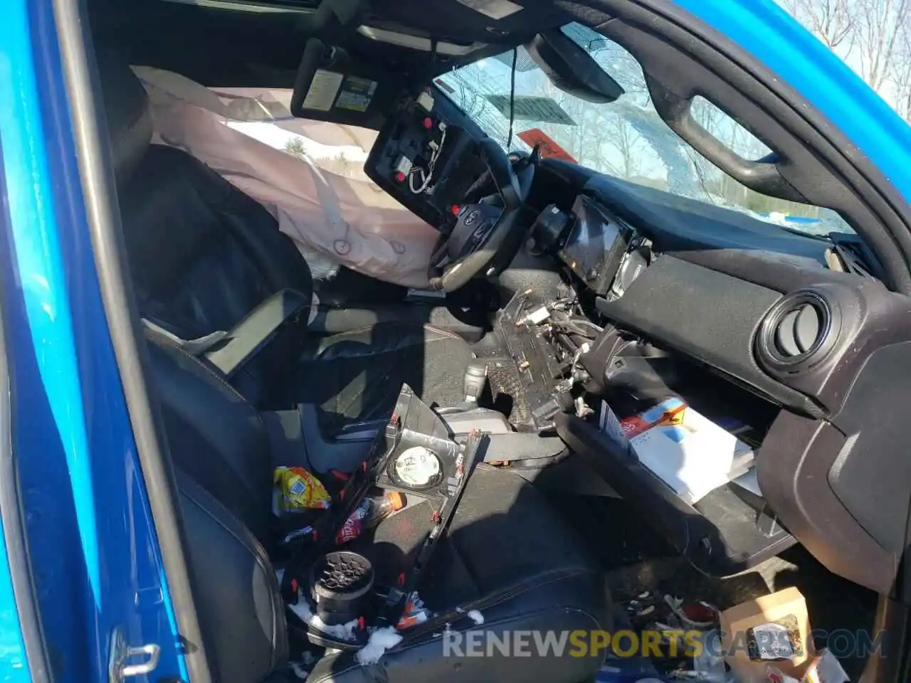 5 Photograph of a damaged car 5TFCZ5ANXKX184643 TOYOTA TACOMA 2019