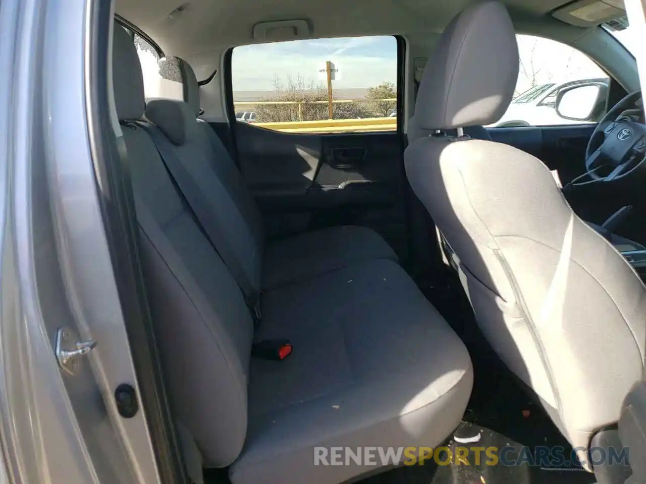 10 Photograph of a damaged car 5TFCZ5ANXKX184660 TOYOTA TACOMA 2019