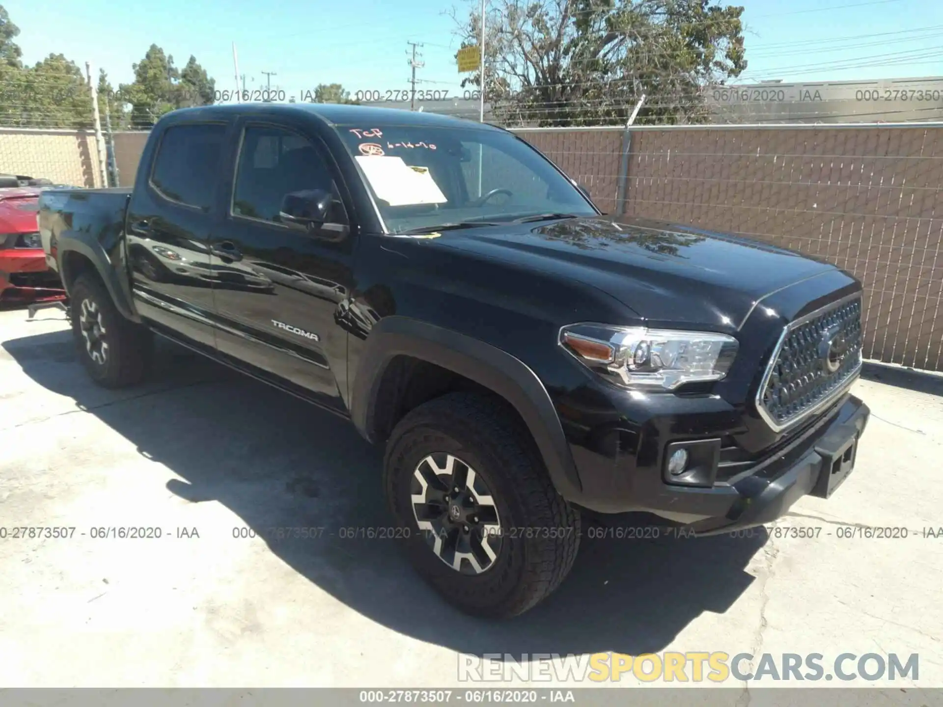 1 Photograph of a damaged car 5TFCZ5ANXKX187008 TOYOTA TACOMA 2019