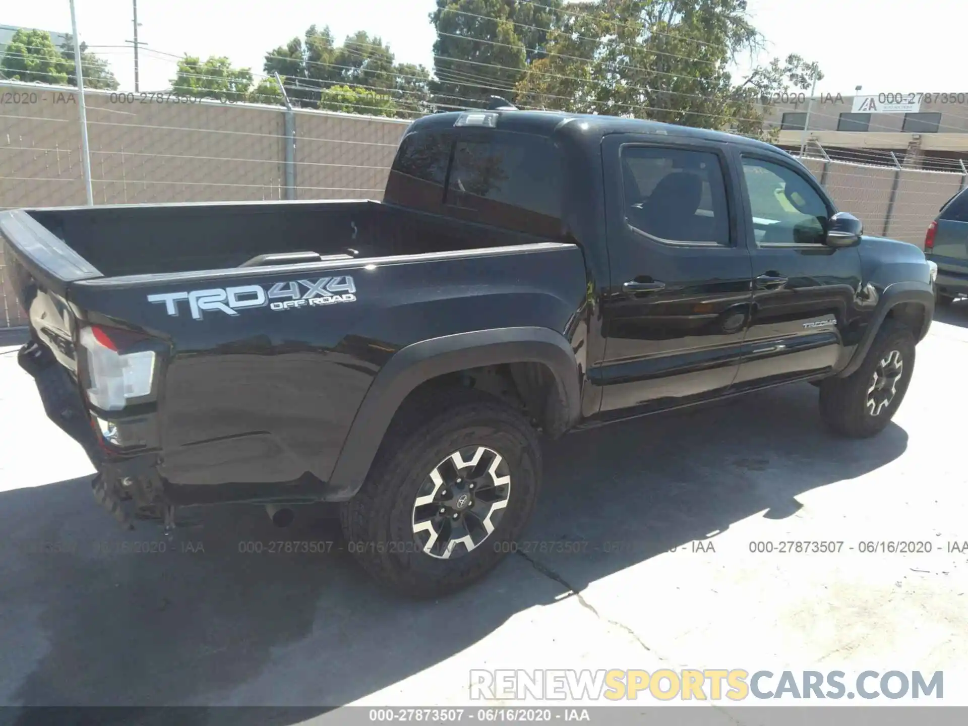 4 Фотография поврежденного автомобиля 5TFCZ5ANXKX187008 TOYOTA TACOMA 2019