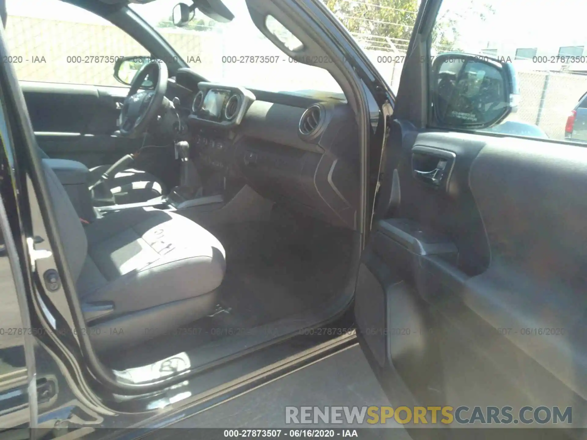 5 Photograph of a damaged car 5TFCZ5ANXKX187008 TOYOTA TACOMA 2019