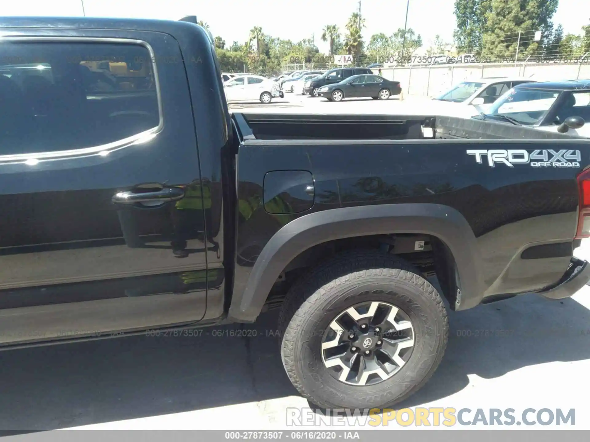 6 Фотография поврежденного автомобиля 5TFCZ5ANXKX187008 TOYOTA TACOMA 2019