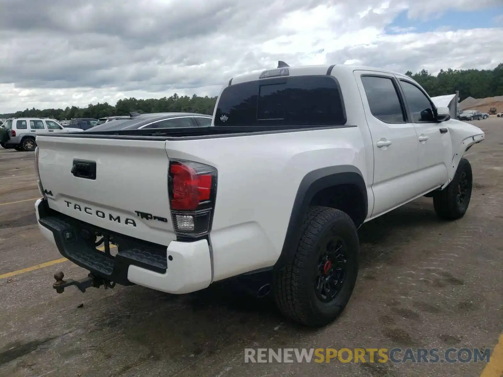 4 Фотография поврежденного автомобиля 5TFCZ5ANXKX188420 TOYOTA TACOMA 2019