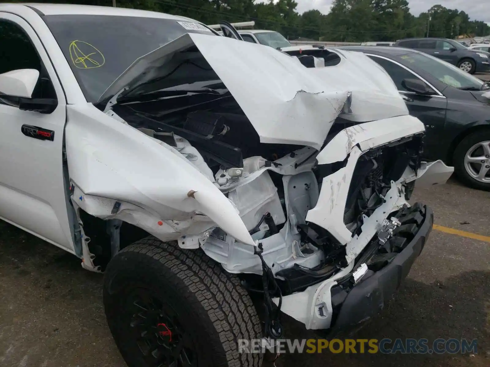 9 Photograph of a damaged car 5TFCZ5ANXKX188420 TOYOTA TACOMA 2019