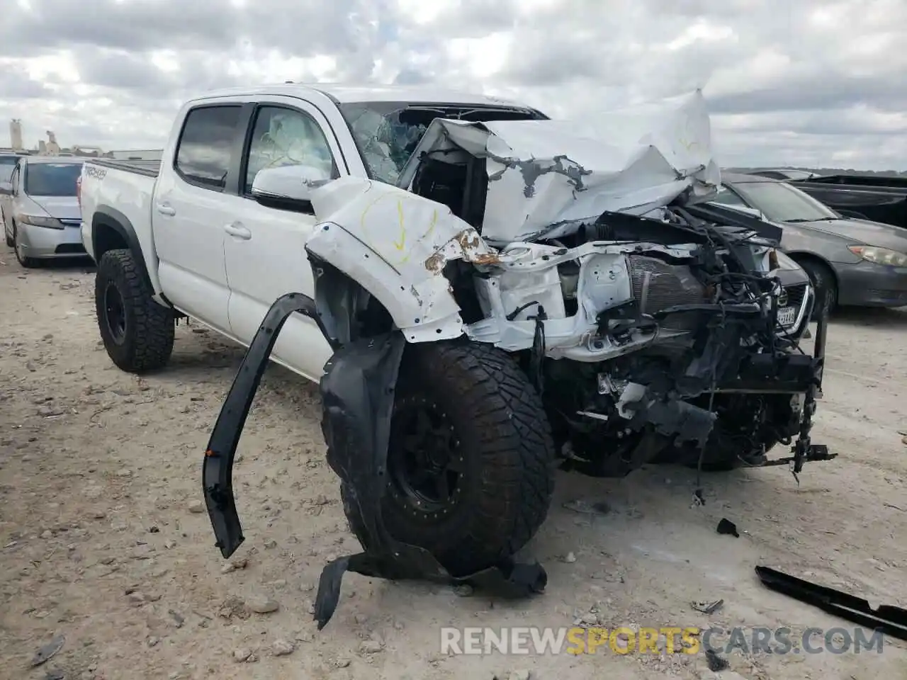 1 Photograph of a damaged car 5TFCZ5ANXKX192323 TOYOTA TACOMA 2019