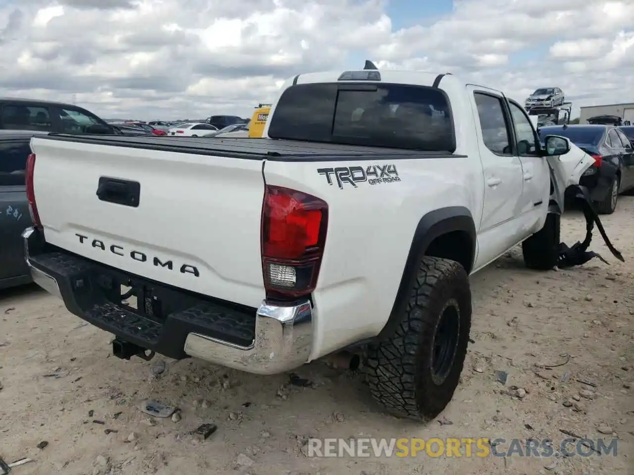 4 Фотография поврежденного автомобиля 5TFCZ5ANXKX192323 TOYOTA TACOMA 2019