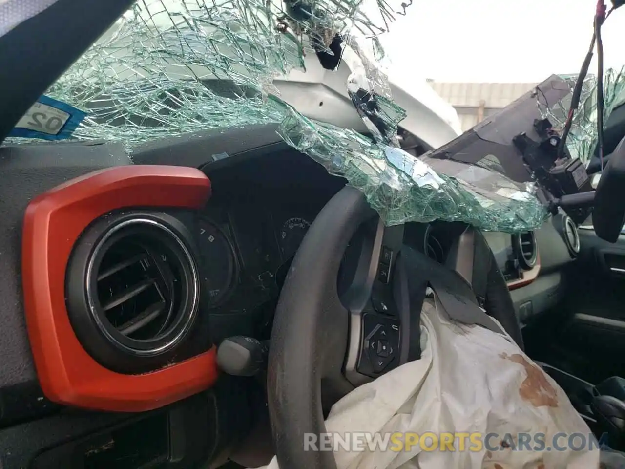 8 Photograph of a damaged car 5TFCZ5ANXKX192323 TOYOTA TACOMA 2019