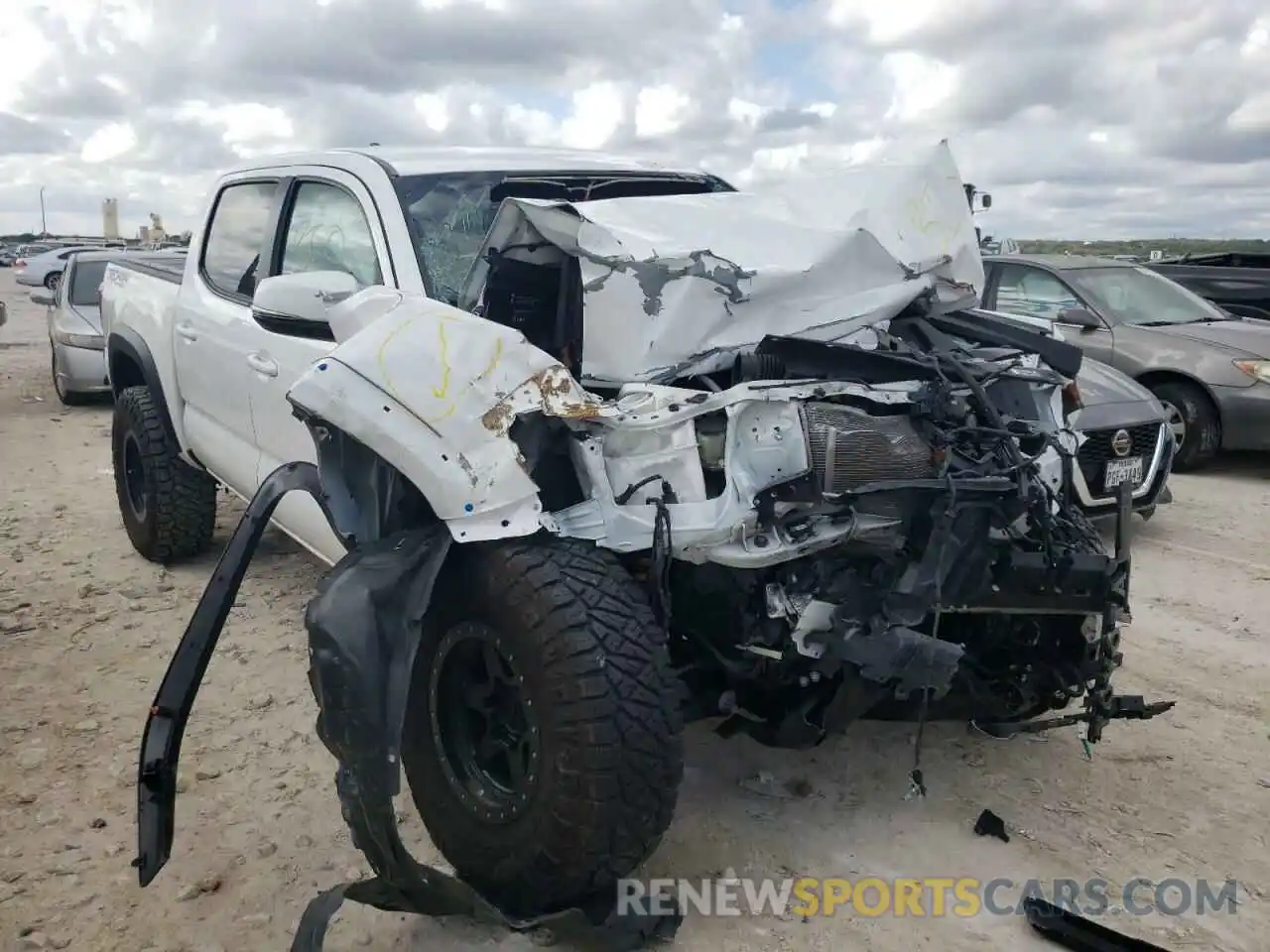 9 Photograph of a damaged car 5TFCZ5ANXKX192323 TOYOTA TACOMA 2019