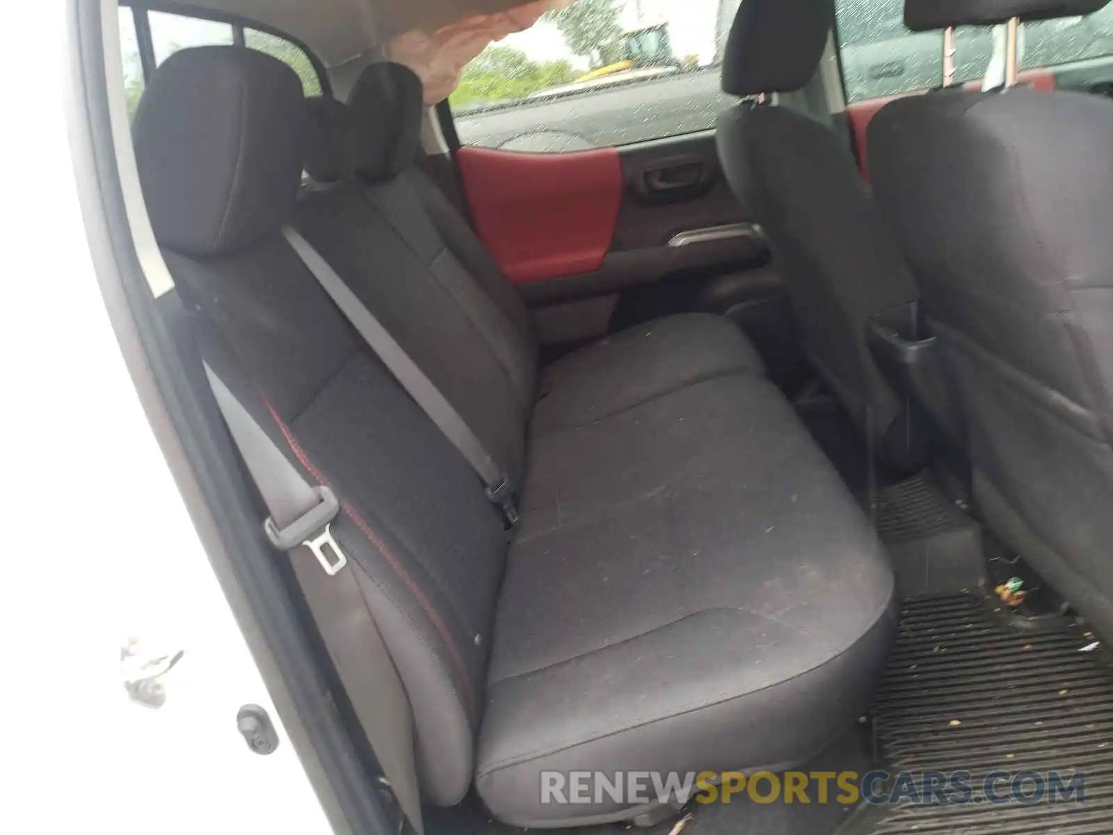 6 Photograph of a damaged car 5TFCZ5ANXKX192385 TOYOTA TACOMA 2019