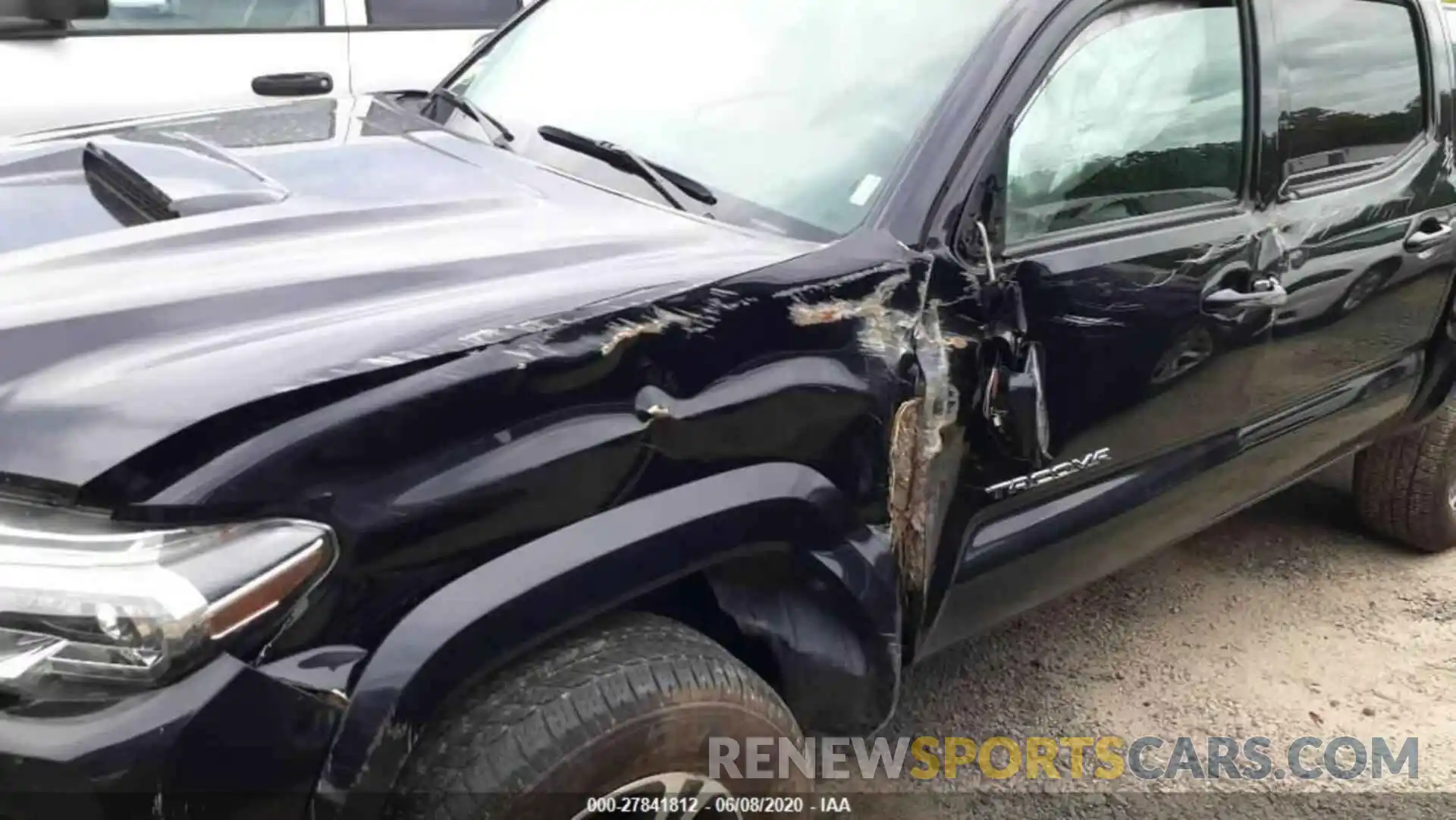 8 Photograph of a damaged car 5TFCZ5ANXKX192774 TOYOTA TACOMA 2019