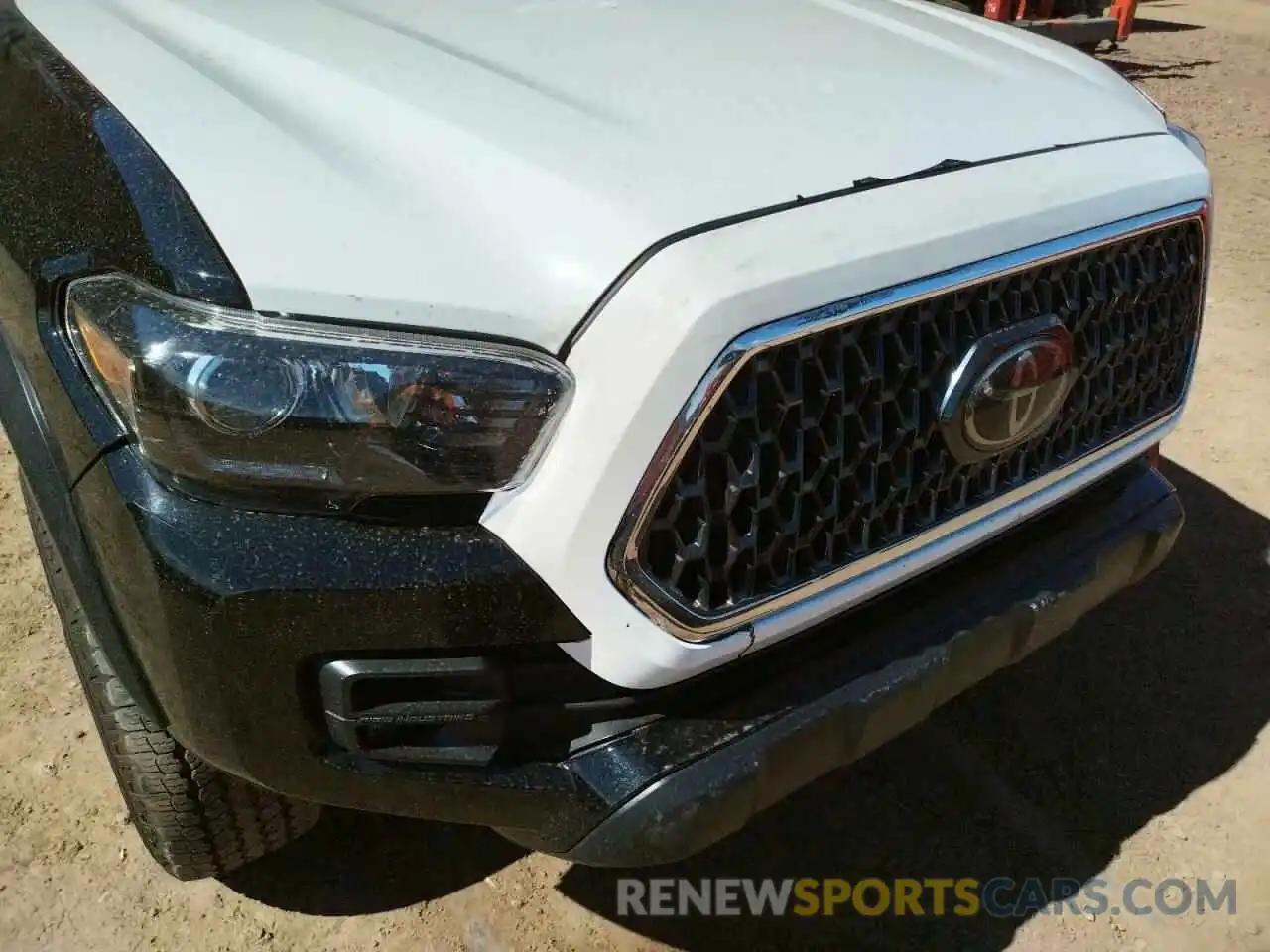 9 Photograph of a damaged car 5TFCZ5ANXKX193858 TOYOTA TACOMA 2019