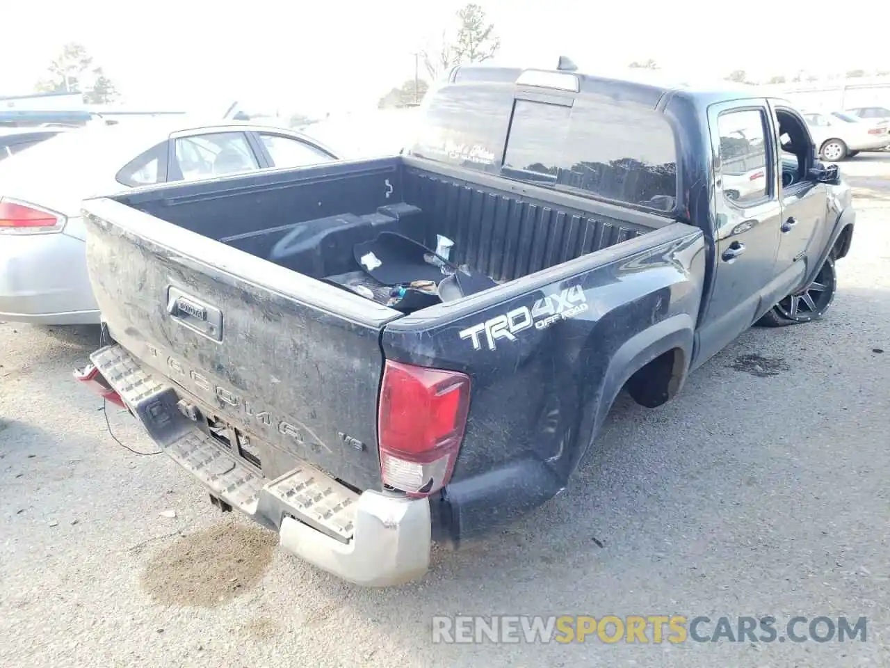 4 Photograph of a damaged car 5TFCZ5ANXKX194041 TOYOTA TACOMA 2019