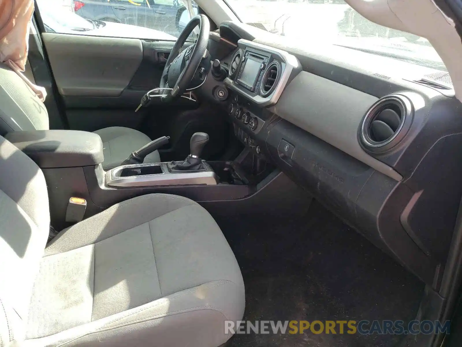 5 Photograph of a damaged car 5TFCZ5ANXKX194752 TOYOTA TACOMA 2019