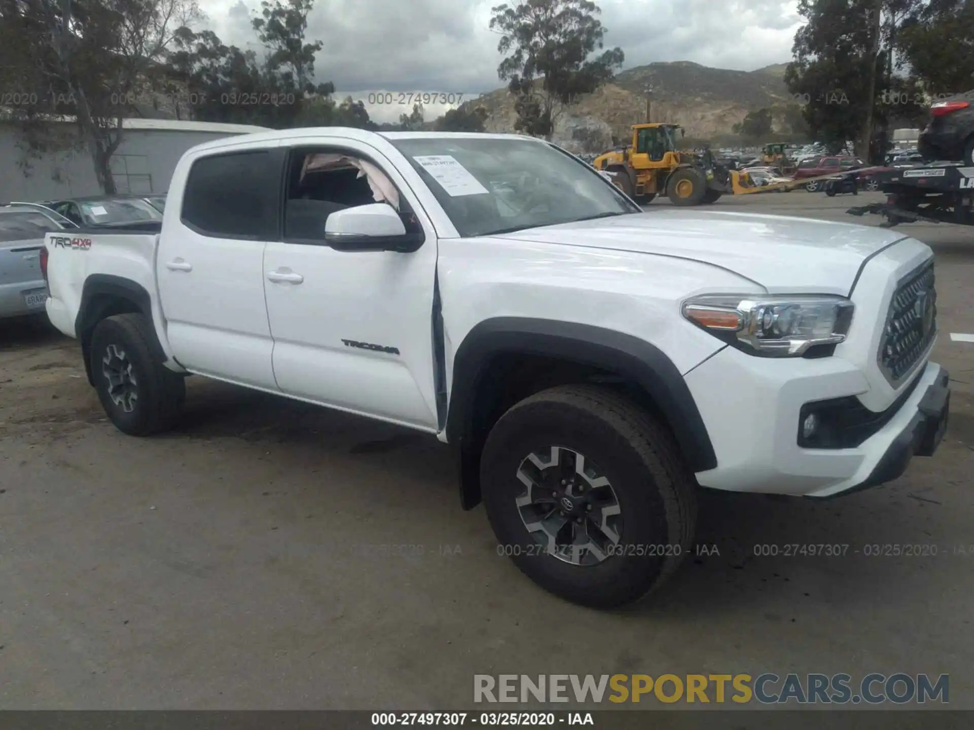 1 Photograph of a damaged car 5TFCZ5ANXKX194816 TOYOTA TACOMA 2019