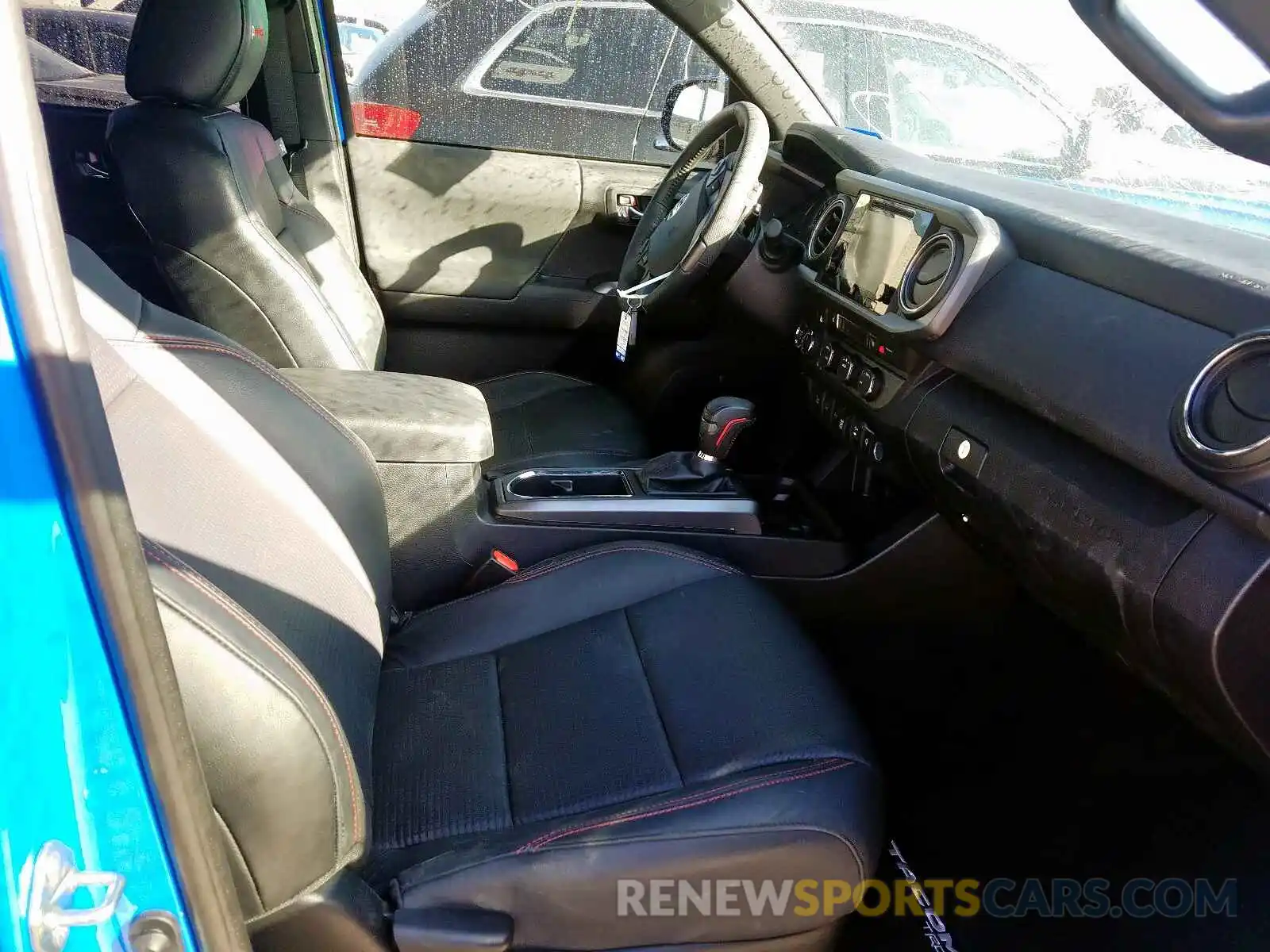 5 Photograph of a damaged car 5TFCZ5ANXKX199966 TOYOTA TACOMA 2019