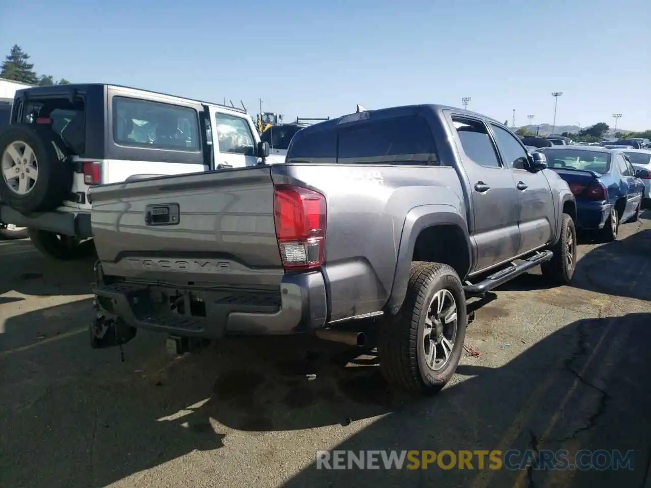 4 Фотография поврежденного автомобиля 5TFCZ5ANXKX200713 TOYOTA TACOMA 2019