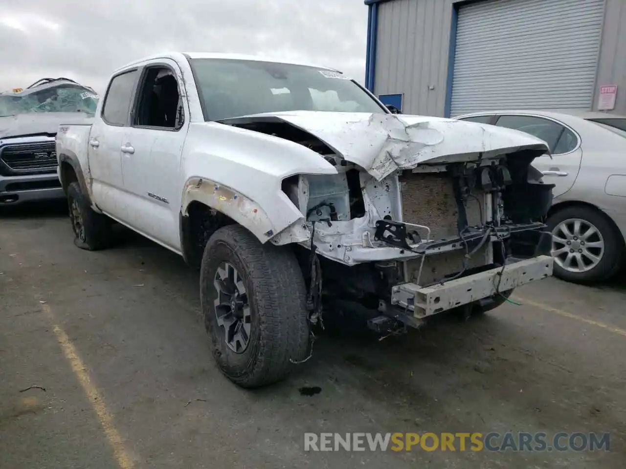 1 Фотография поврежденного автомобиля 5TFCZ5ANXKX207015 TOYOTA TACOMA 2019