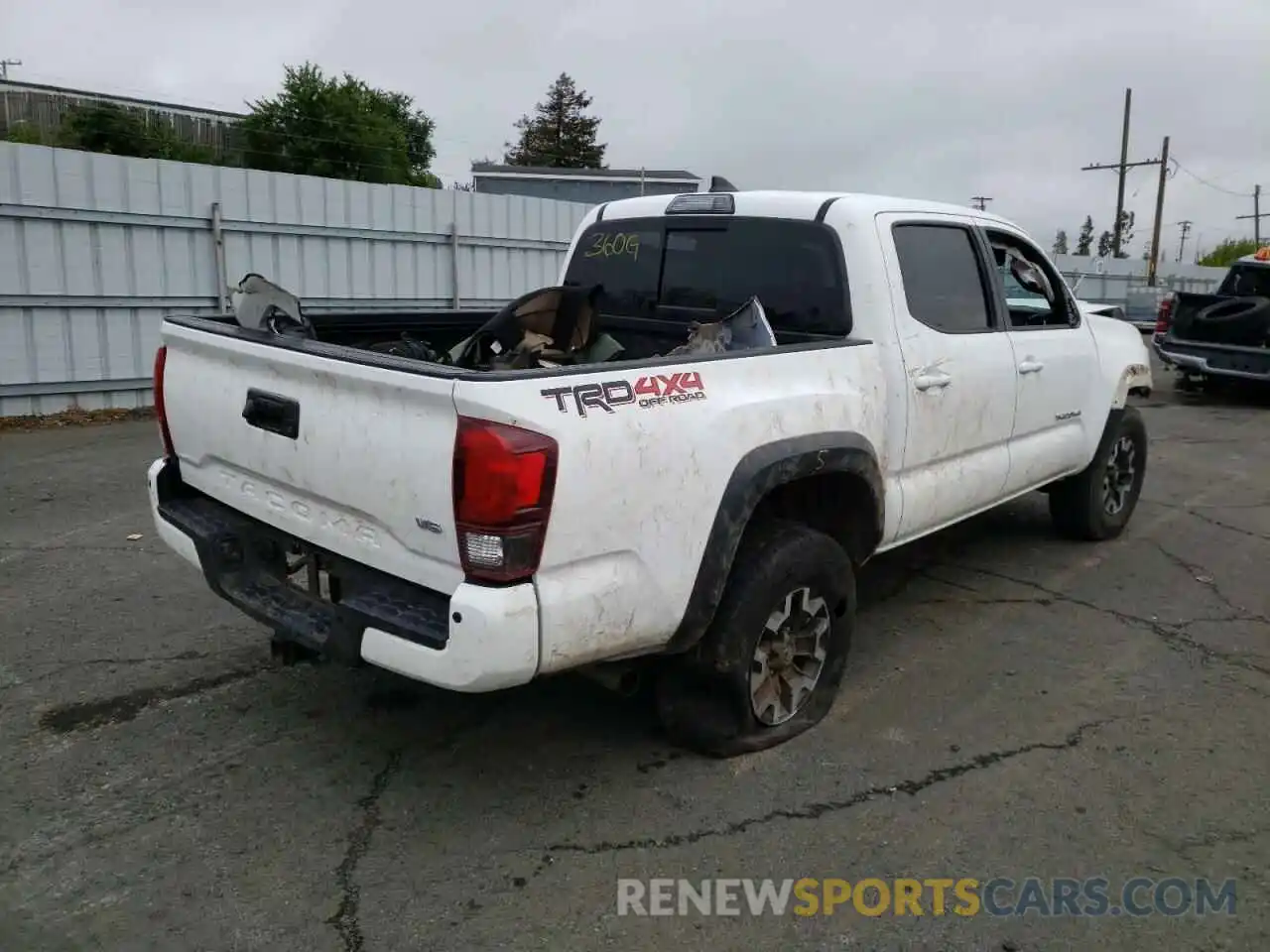 4 Фотография поврежденного автомобиля 5TFCZ5ANXKX207015 TOYOTA TACOMA 2019