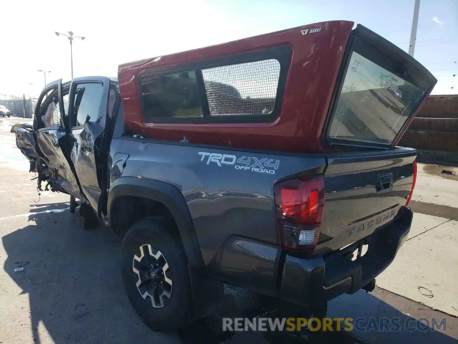 3 Photograph of a damaged car 5TFCZ5ANXKX210092 TOYOTA TACOMA 2019