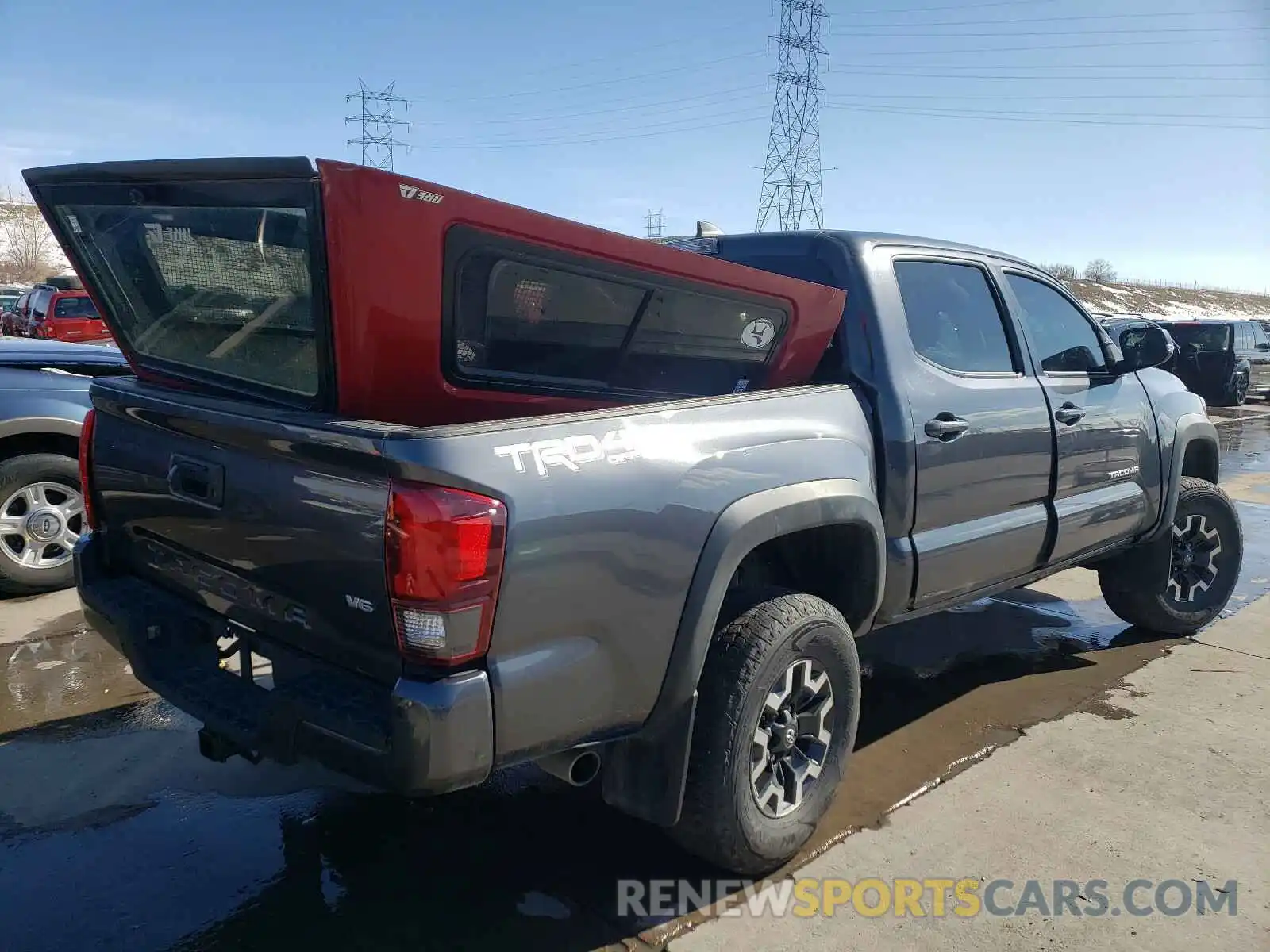 4 Photograph of a damaged car 5TFCZ5ANXKX210092 TOYOTA TACOMA 2019