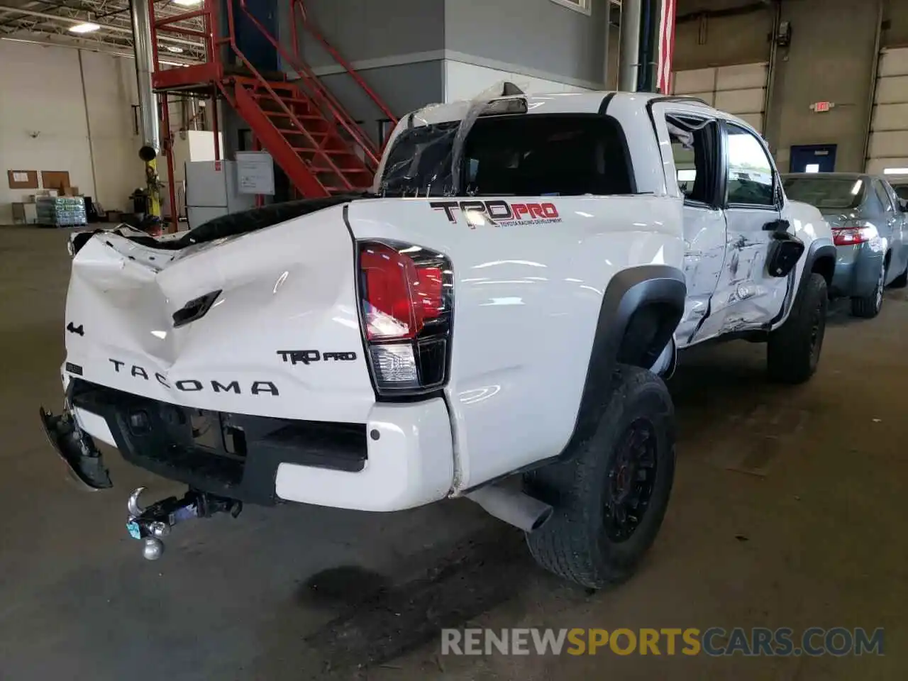 4 Фотография поврежденного автомобиля 5TFCZ5ANXKX211582 TOYOTA TACOMA 2019