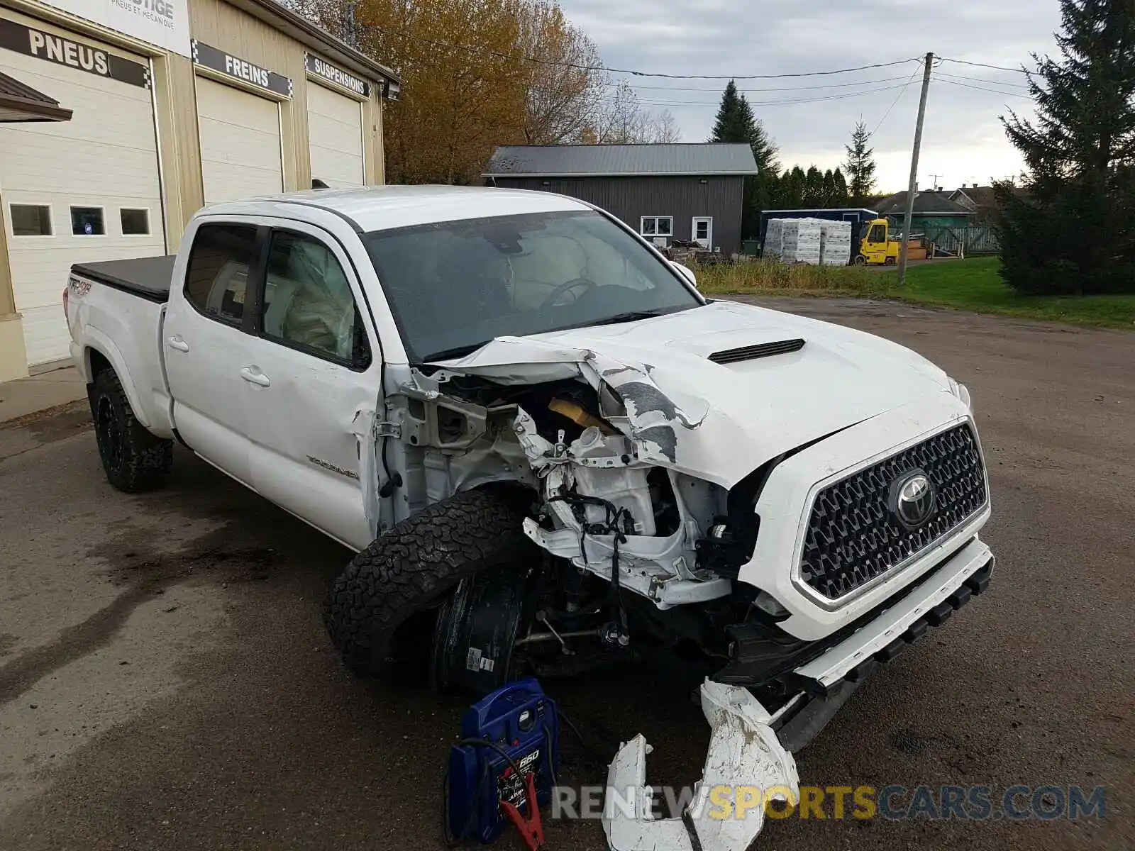 1 Photograph of a damaged car 5TFDZ5BN2KX038871 TOYOTA TACOMA 2019