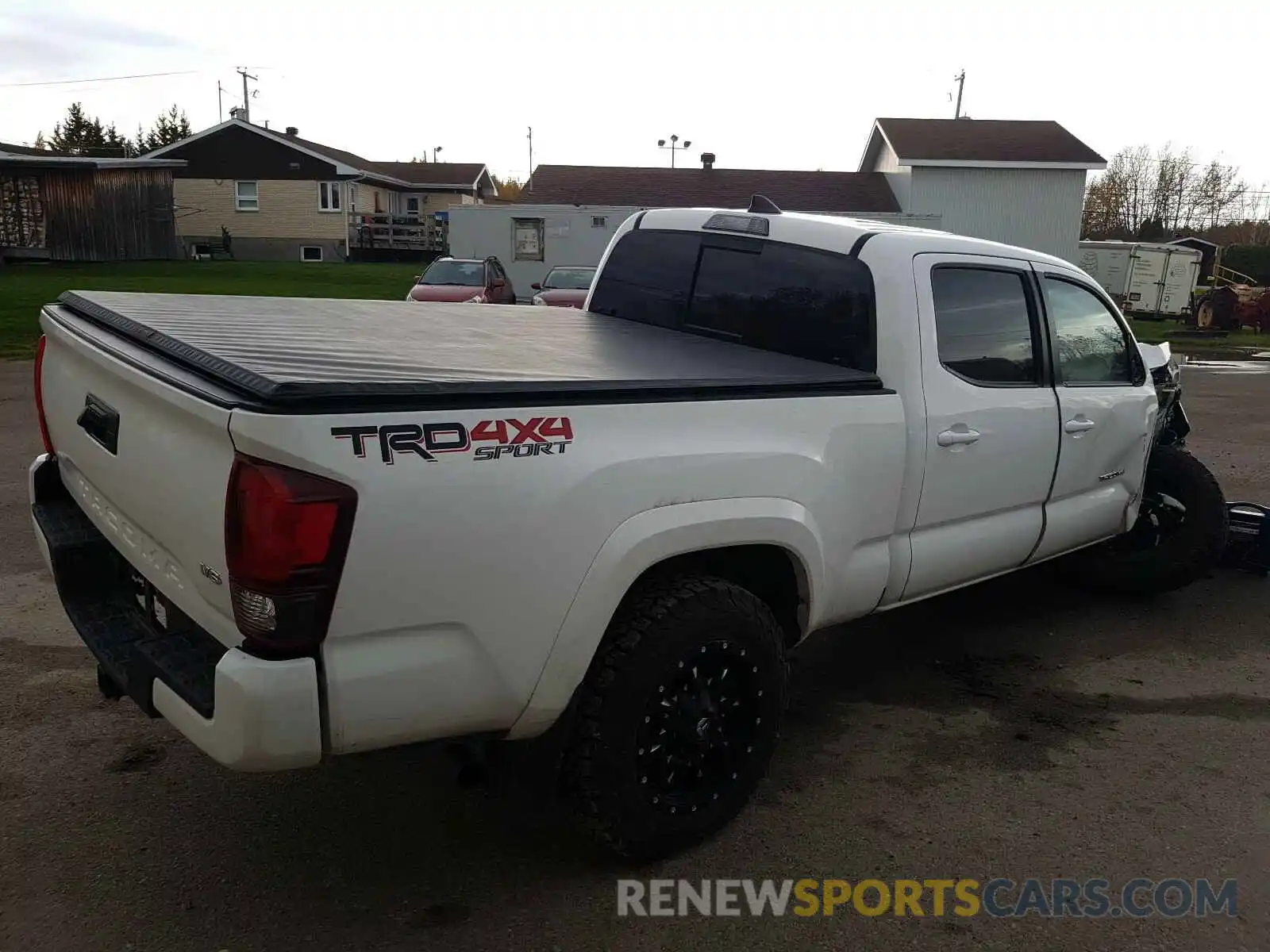 4 Фотография поврежденного автомобиля 5TFDZ5BN2KX038871 TOYOTA TACOMA 2019