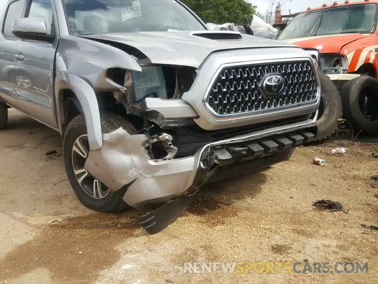 9 Photograph of a damaged car 5TFDZ5BN2KX042984 TOYOTA TACOMA 2019