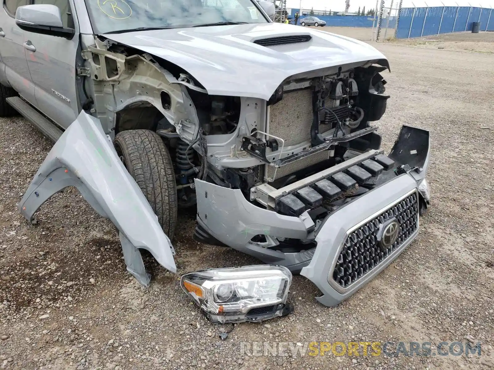 9 Photograph of a damaged car 5TFDZ5BN6KX040719 TOYOTA TACOMA 2019