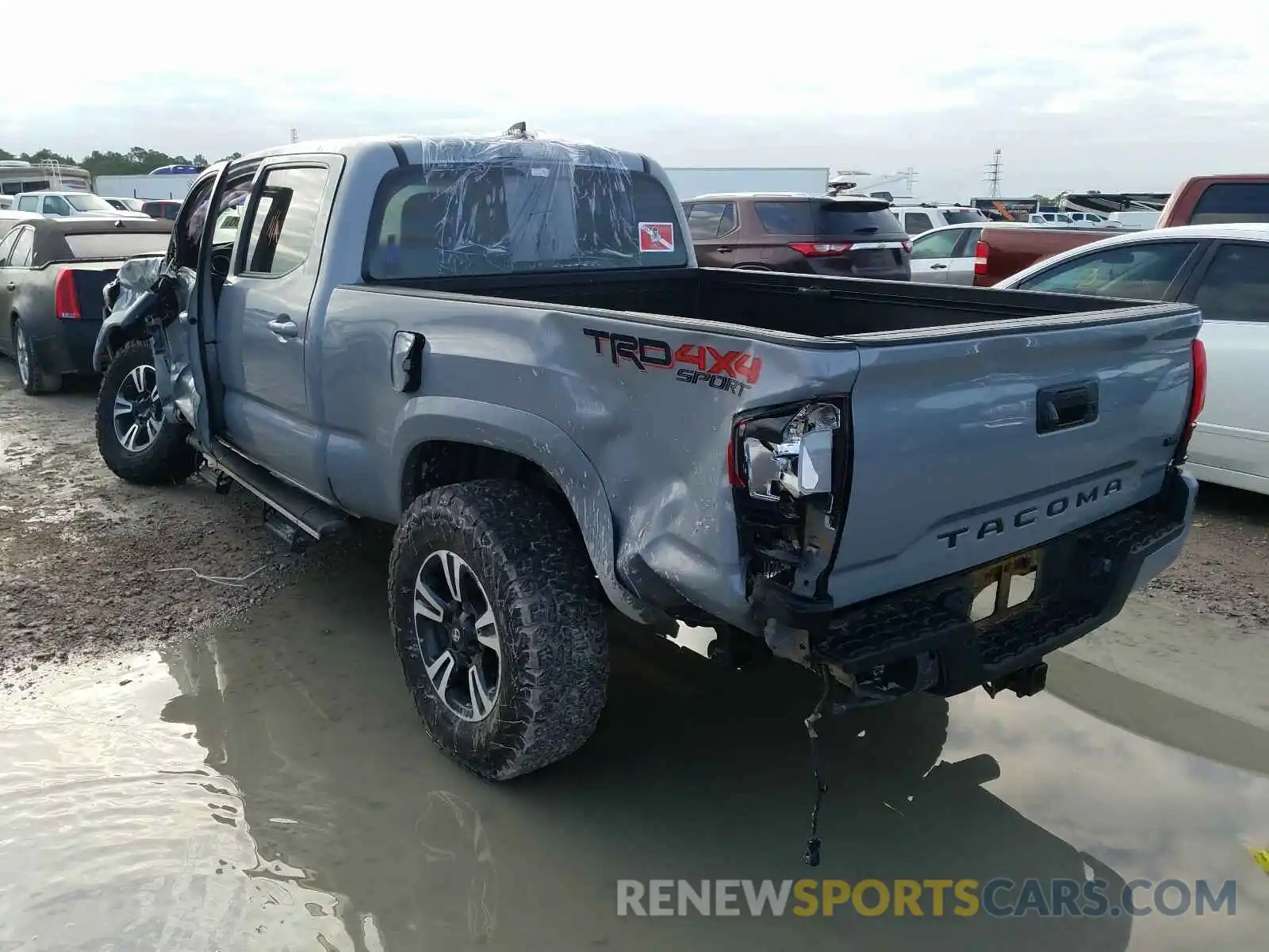 3 Фотография поврежденного автомобиля 5TFDZ5BNXKX046197 TOYOTA TACOMA 2019