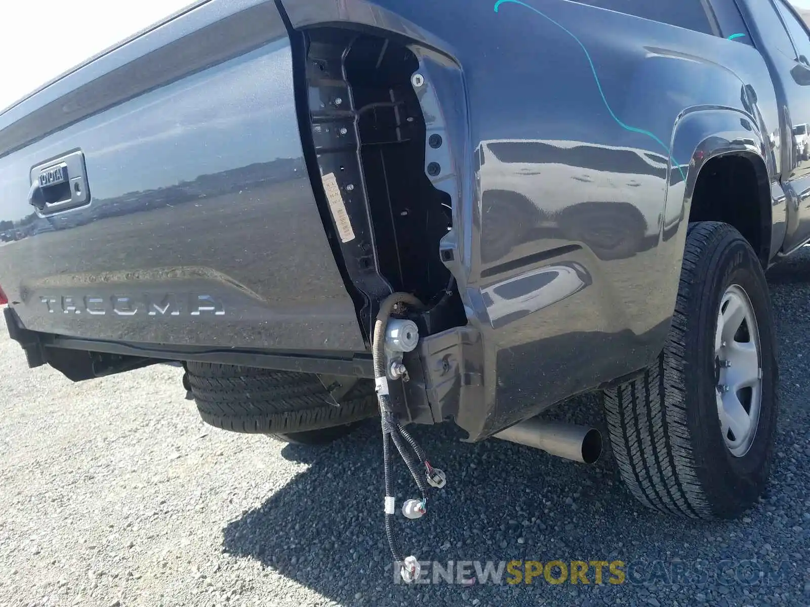 9 Photograph of a damaged car 5TFRX5GN0KX133305 TOYOTA TACOMA 2019