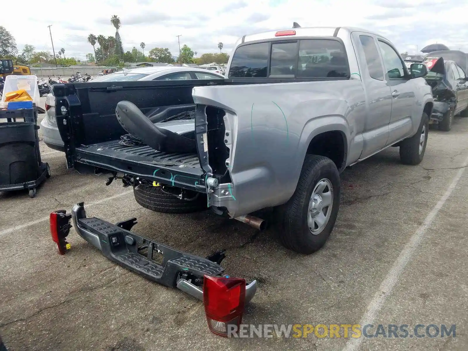 4 Фотография поврежденного автомобиля 5TFRX5GN0KX136169 TOYOTA TACOMA 2019