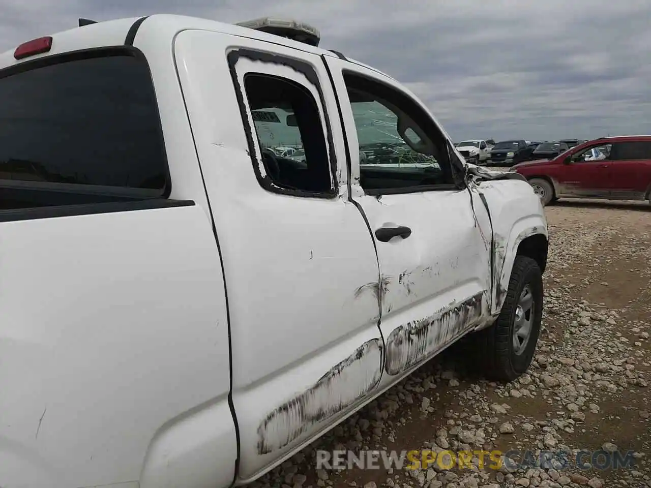 9 Photograph of a damaged car 5TFRX5GN0KX152002 TOYOTA TACOMA 2019