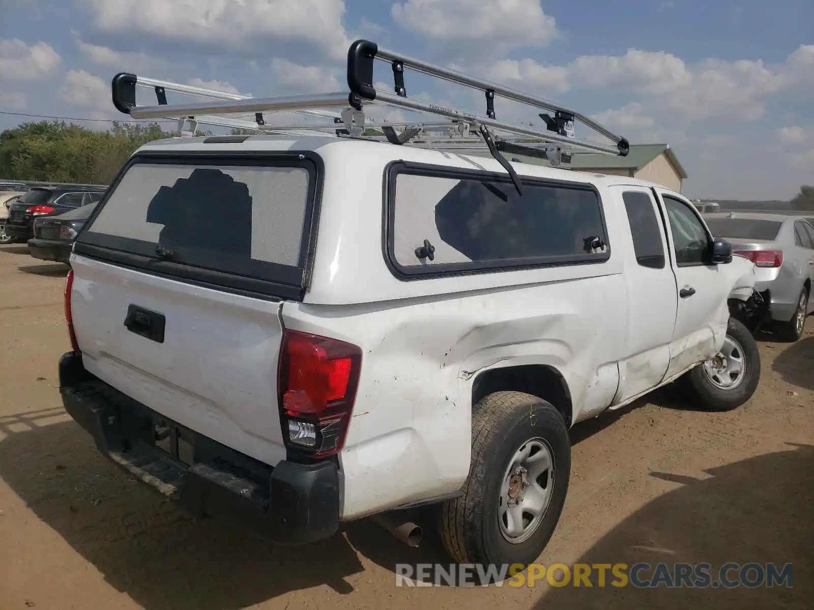 4 Photograph of a damaged car 5TFRX5GN0KX160021 TOYOTA TACOMA 2019