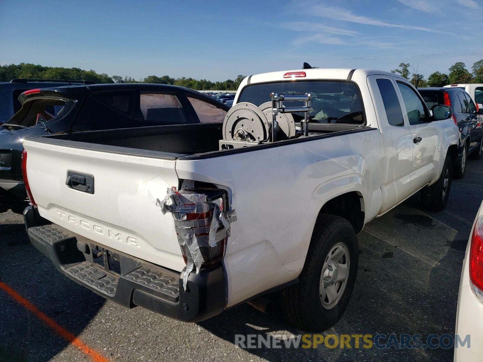 4 Фотография поврежденного автомобиля 5TFRX5GN1KX148041 TOYOTA TACOMA 2019