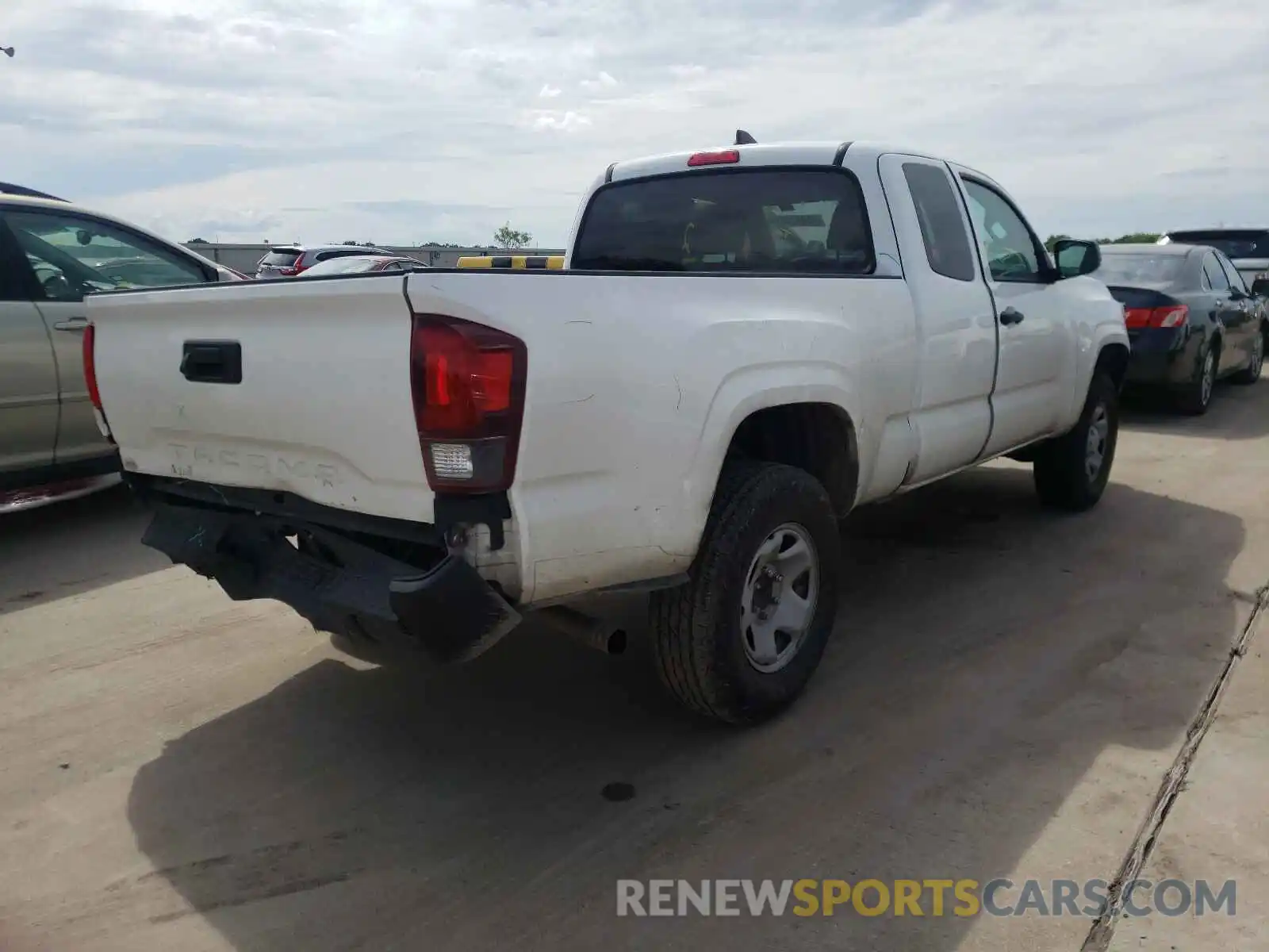 4 Photograph of a damaged car 5TFRX5GN2KX134021 TOYOTA TACOMA 2019