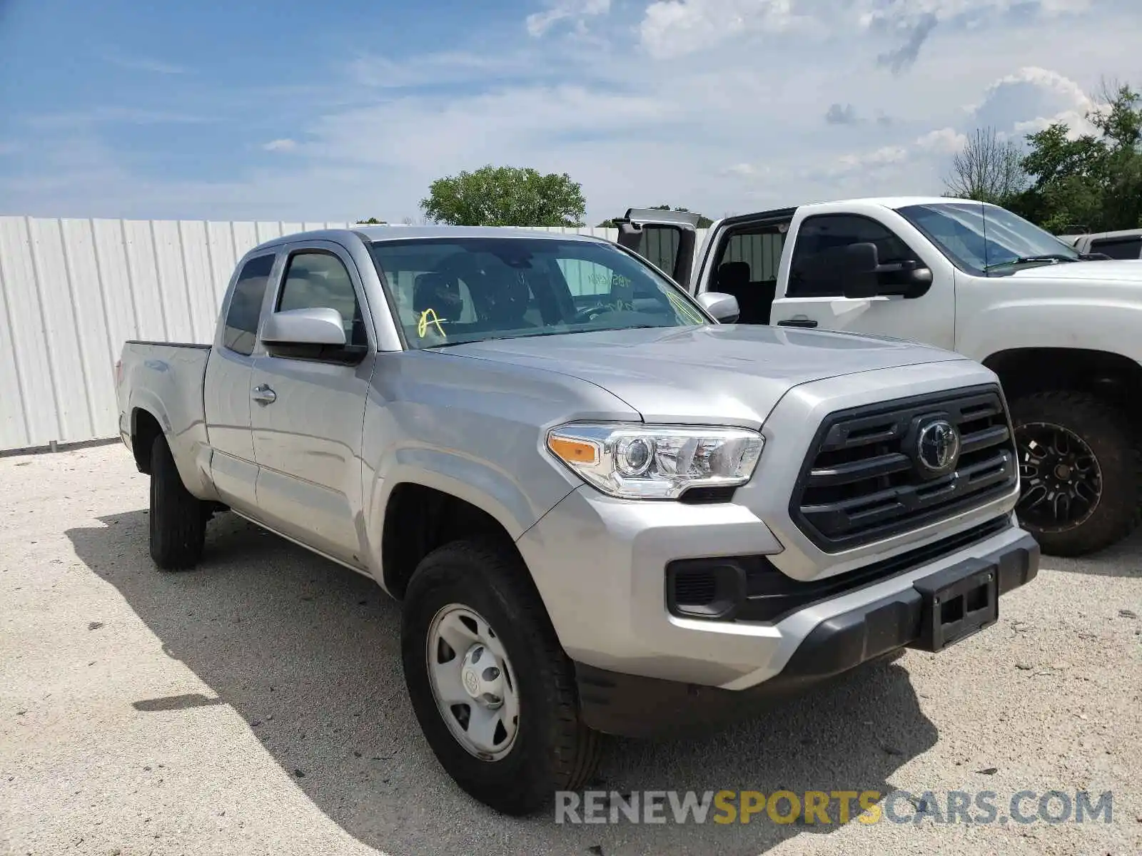 1 Photograph of a damaged car 5TFRX5GN2KX136125 TOYOTA TACOMA 2019