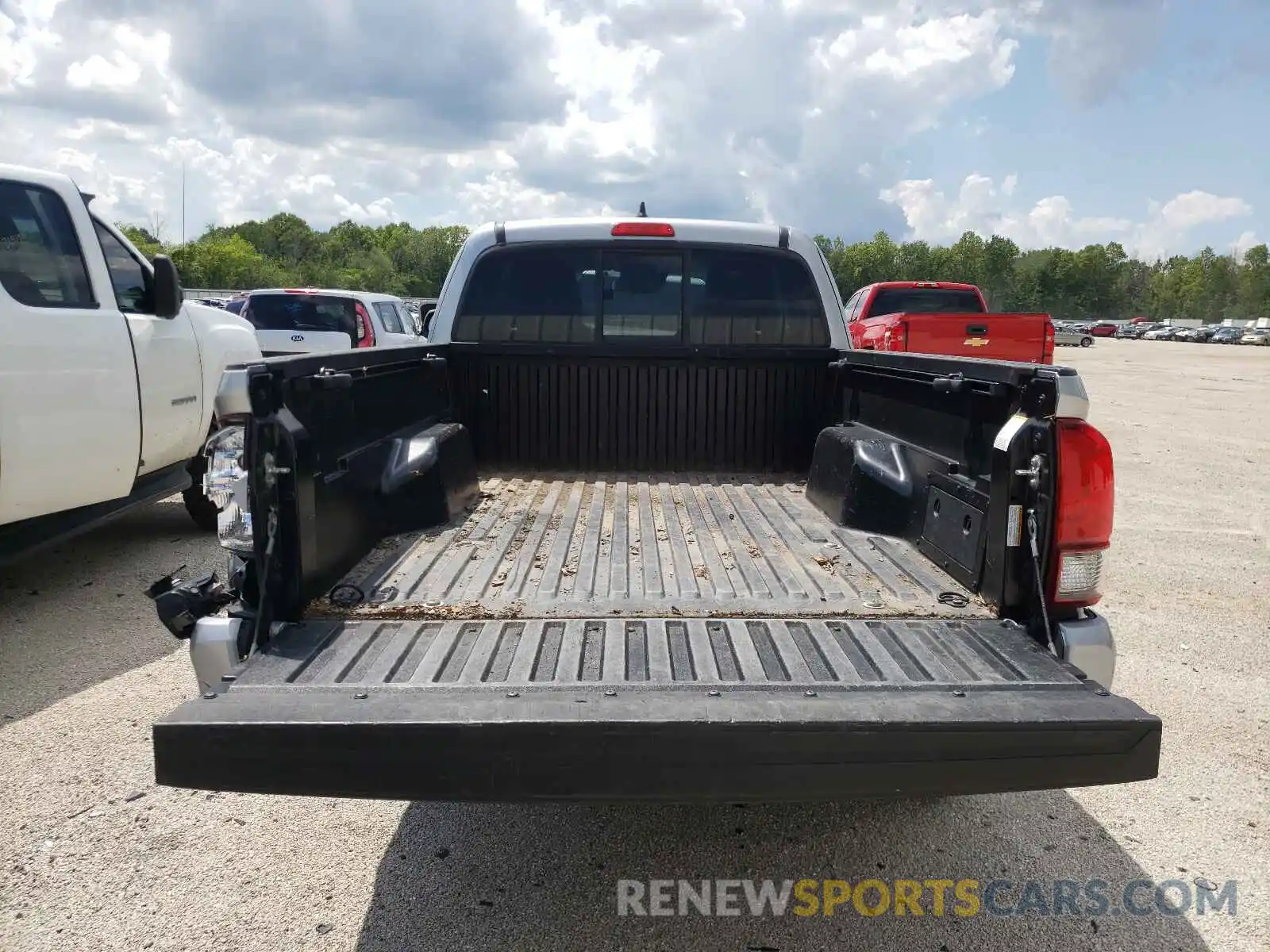 9 Photograph of a damaged car 5TFRX5GN2KX136125 TOYOTA TACOMA 2019