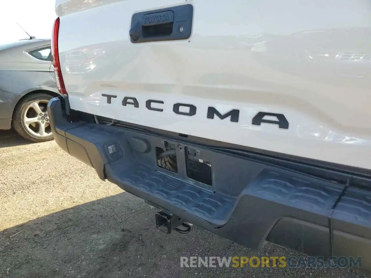 9 Photograph of a damaged car 5TFRX5GN3KX137073 TOYOTA TACOMA 2019