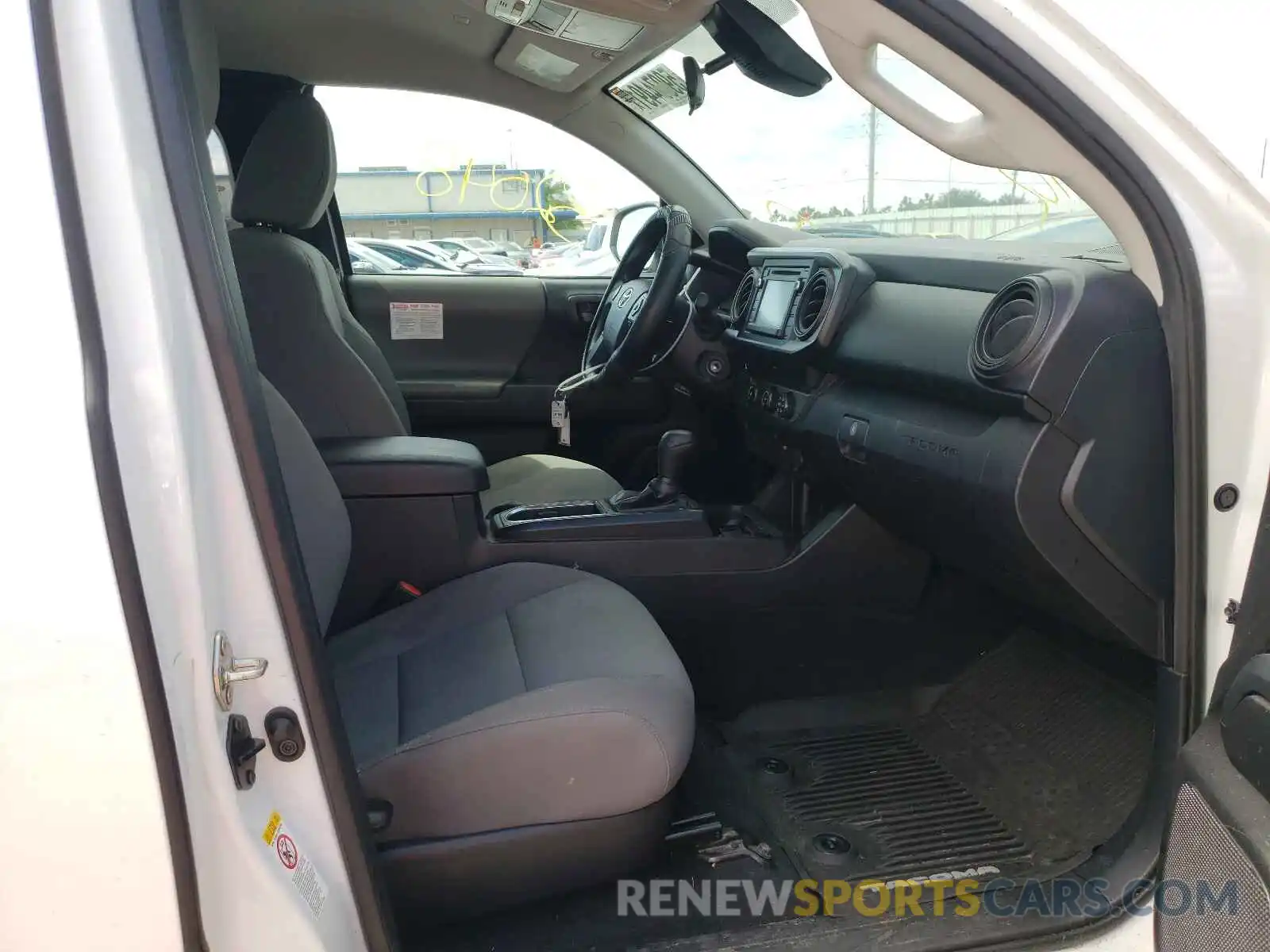 5 Photograph of a damaged car 5TFRX5GN3KX152821 TOYOTA TACOMA 2019