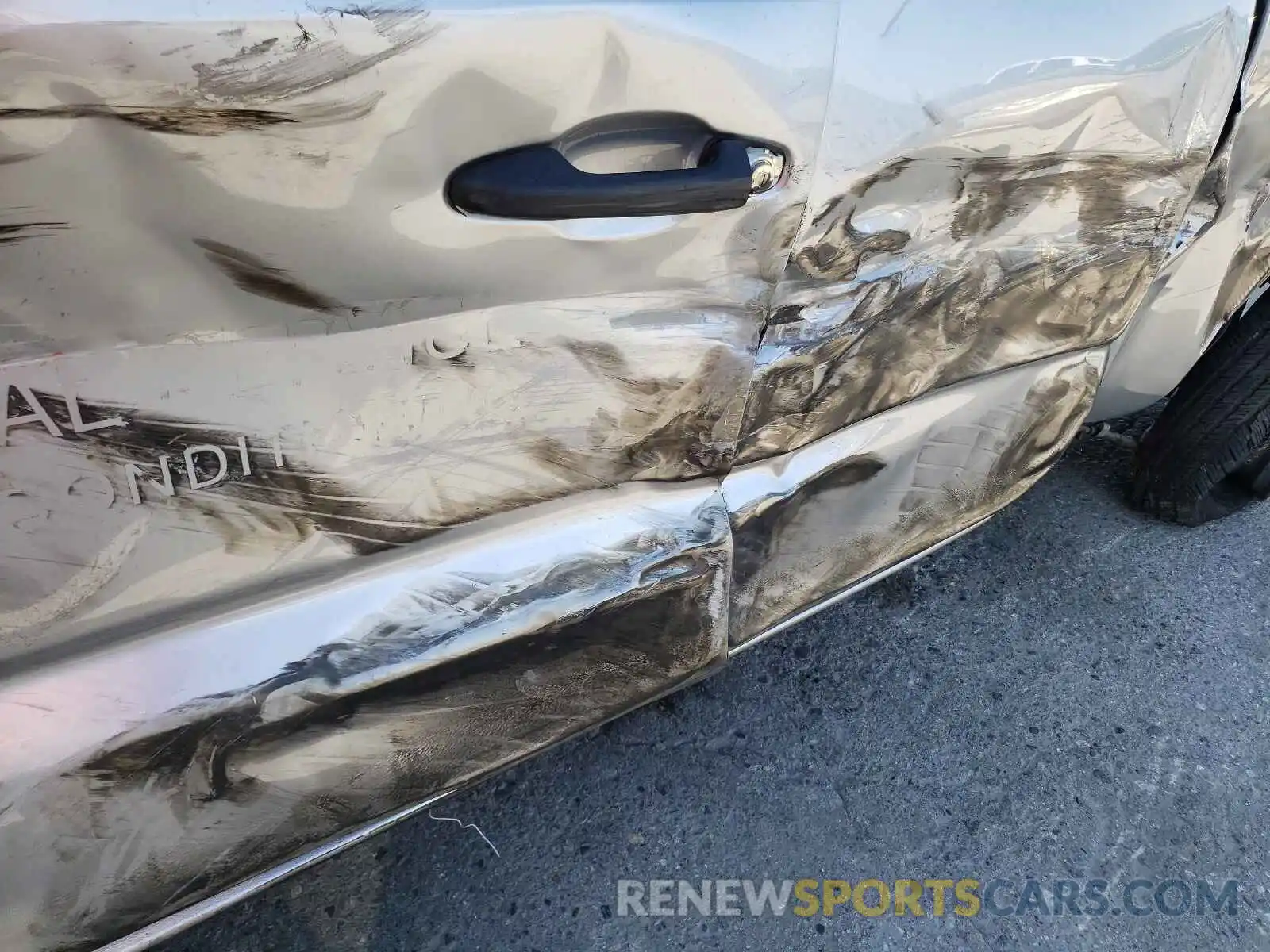 10 Photograph of a damaged car 5TFRX5GN3KX159669 TOYOTA TACOMA 2019