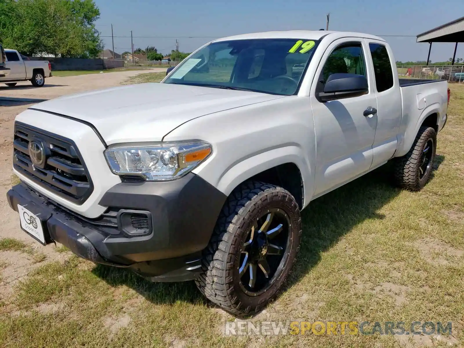 2 Photograph of a damaged car 5TFRX5GN4KX133761 TOYOTA TACOMA 2019