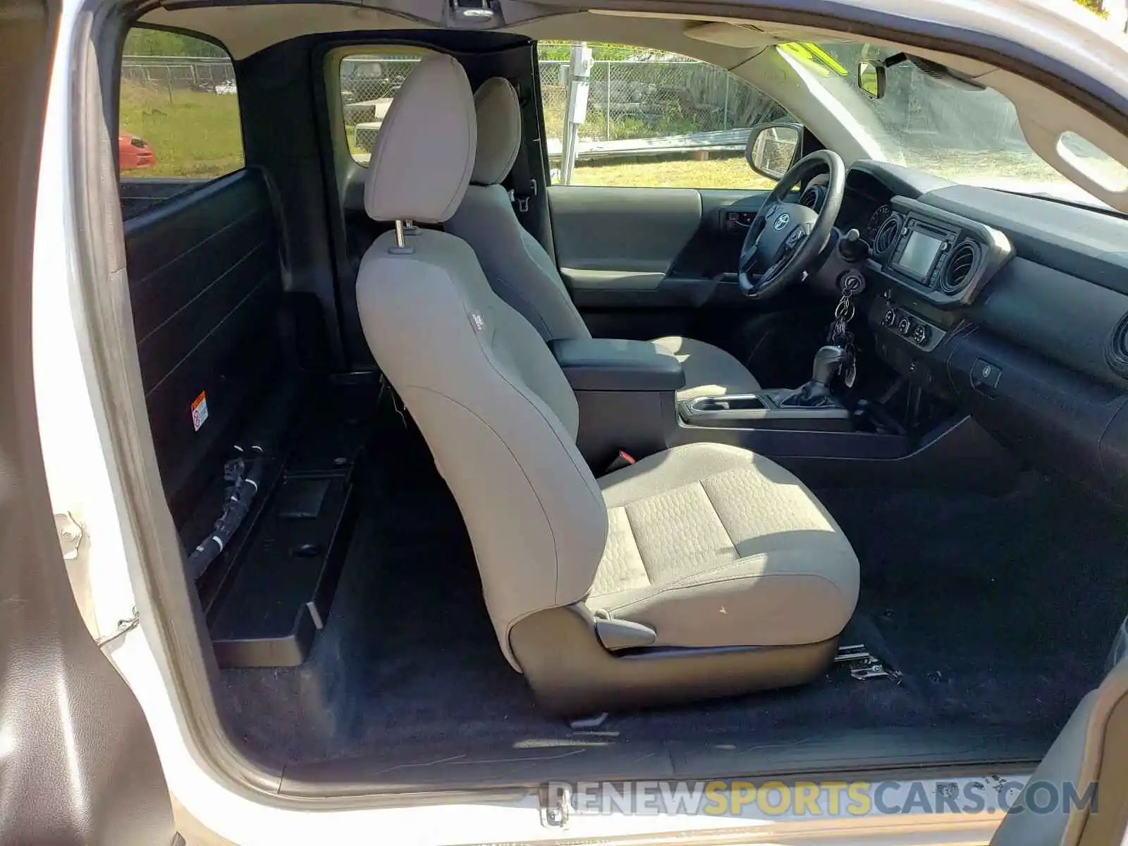 6 Photograph of a damaged car 5TFRX5GN4KX133761 TOYOTA TACOMA 2019