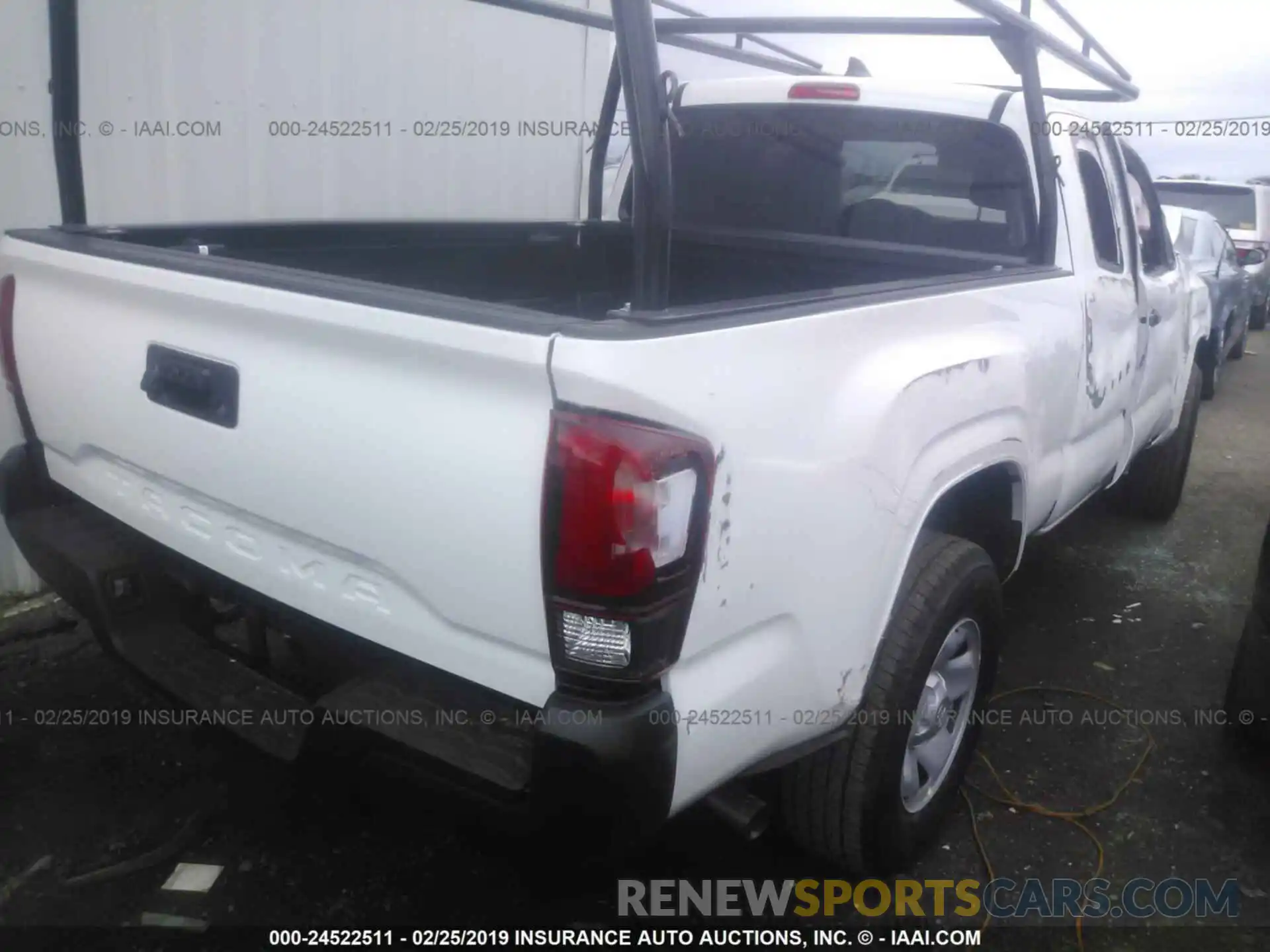 4 Photograph of a damaged car 5TFRX5GN4KX135199 TOYOTA TACOMA 2019