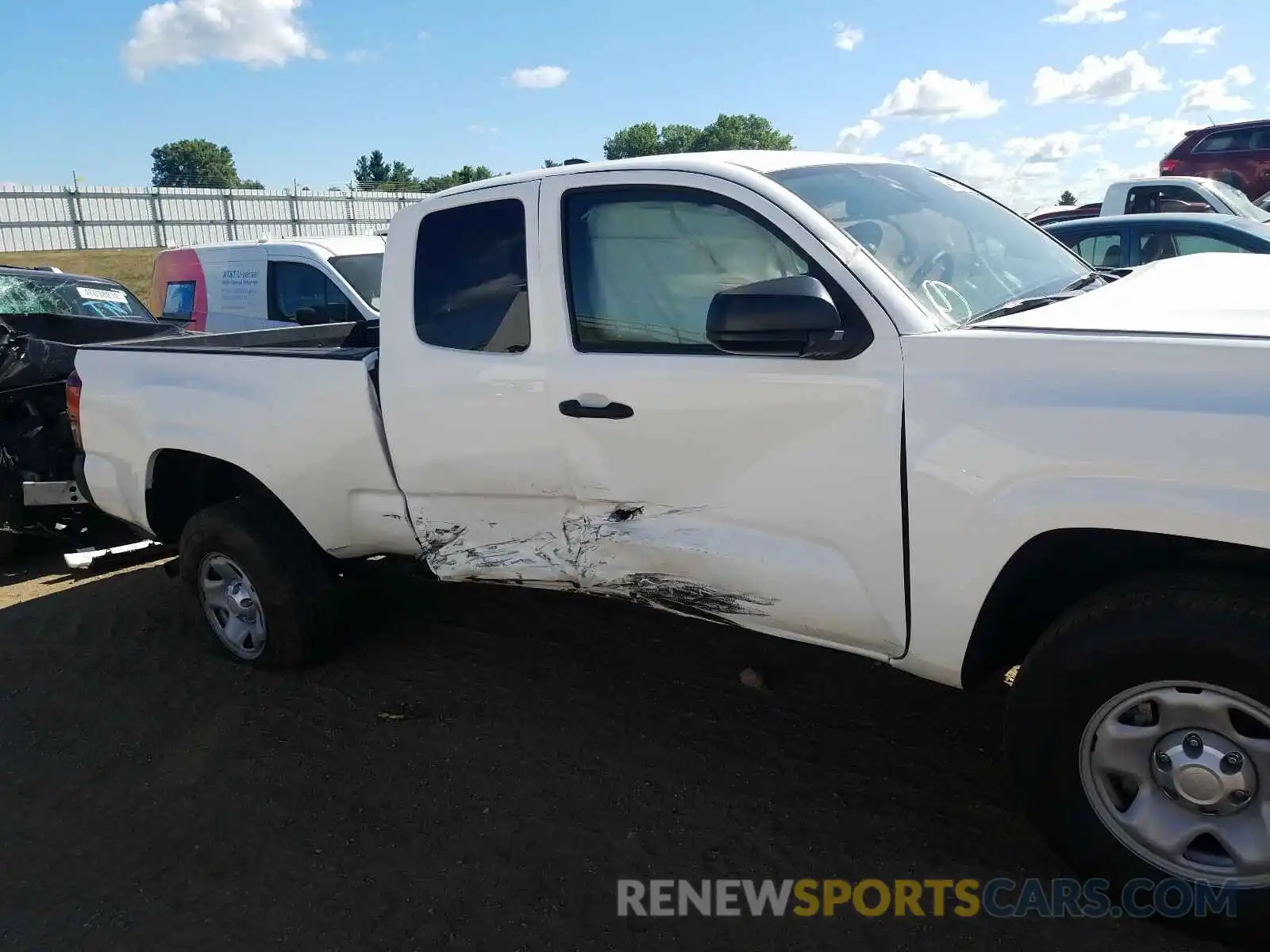 9 Photograph of a damaged car 5TFRX5GN4KX142184 TOYOTA TACOMA 2019