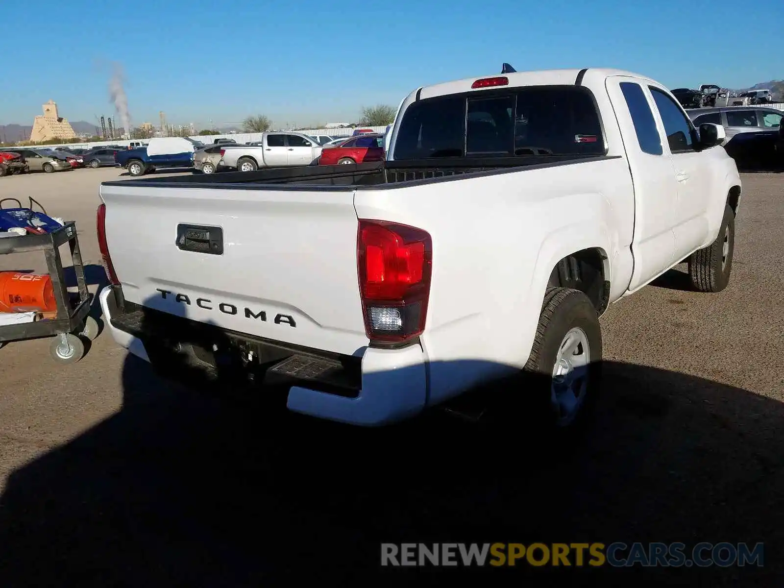 4 Photograph of a damaged car 5TFRX5GN4KX144811 TOYOTA TACOMA 2019