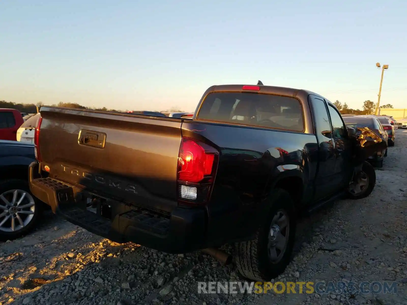 4 Photograph of a damaged car 5TFRX5GN4KX146512 TOYOTA TACOMA 2019