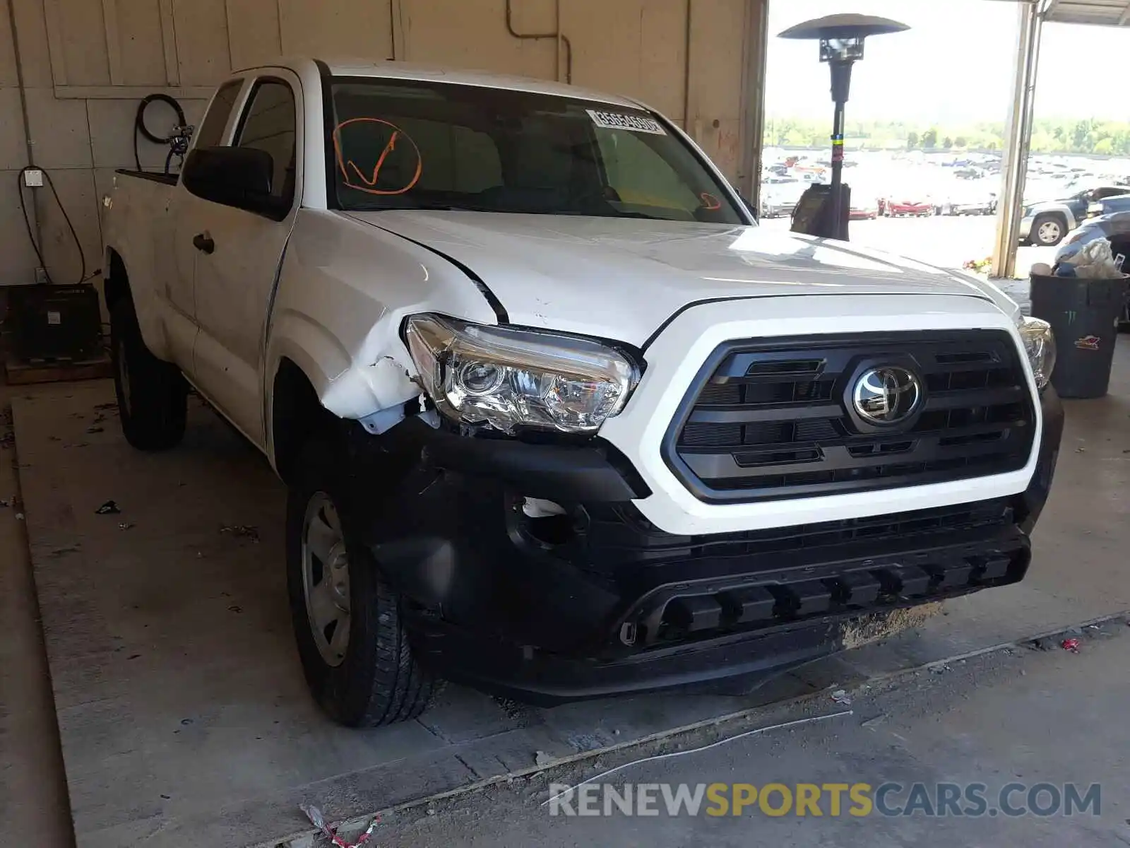 1 Photograph of a damaged car 5TFRX5GN4KX154058 TOYOTA TACOMA 2019