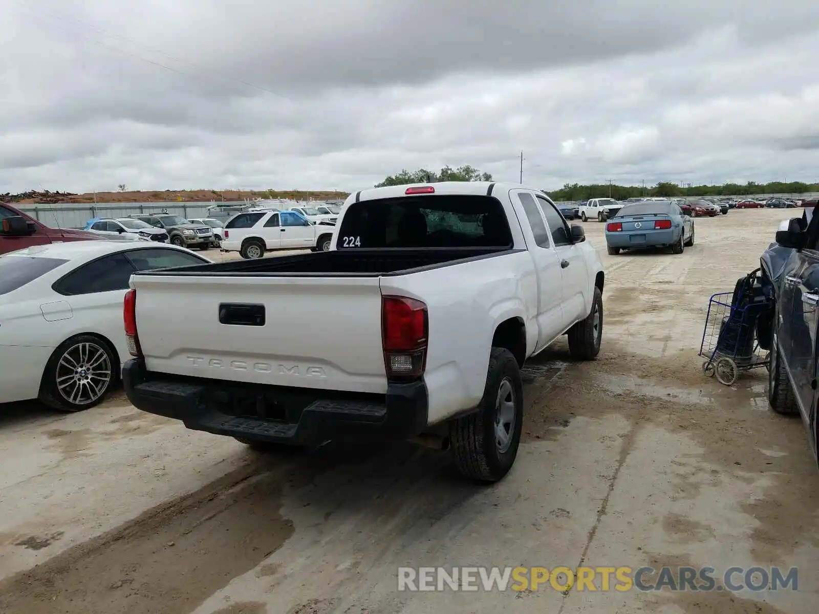 4 Photograph of a damaged car 5TFRX5GN4KX156490 TOYOTA TACOMA 2019