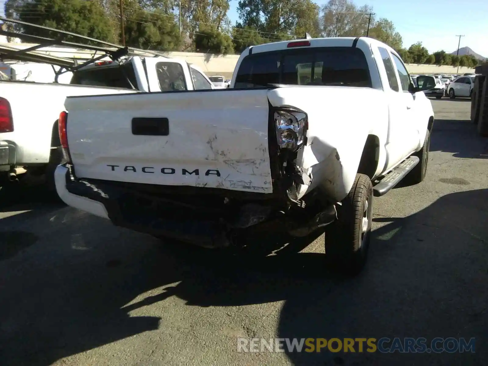 4 Photograph of a damaged car 5TFRX5GN4KX160703 TOYOTA TACOMA 2019